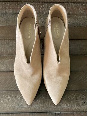 🤩 Cole Han Tan Suede Ankle Booties - size 8.5B